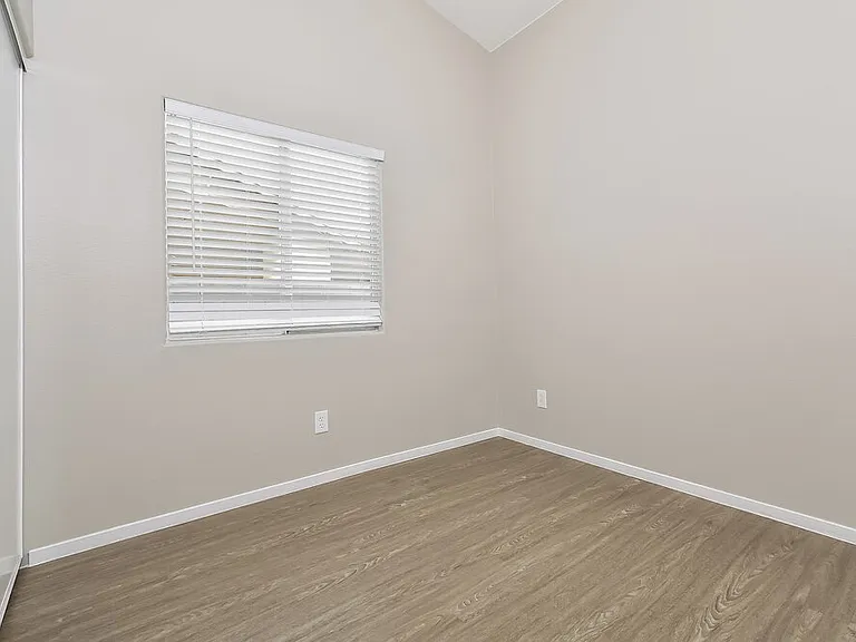 5828 Meadow Dale Dr — Photo 14