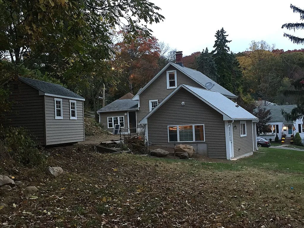 124 Barnett St photo 1