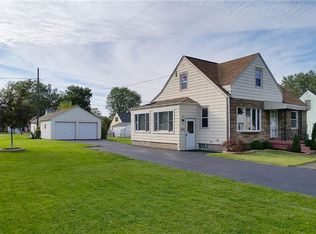 132 Briarwood Dr, West Seneca, NY 14224