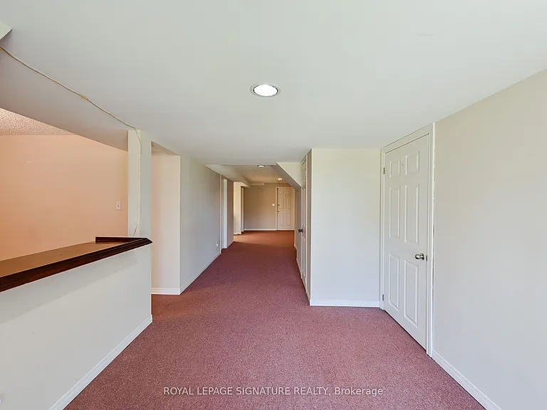 556 Farwell Cres #LOWER — Photo 12