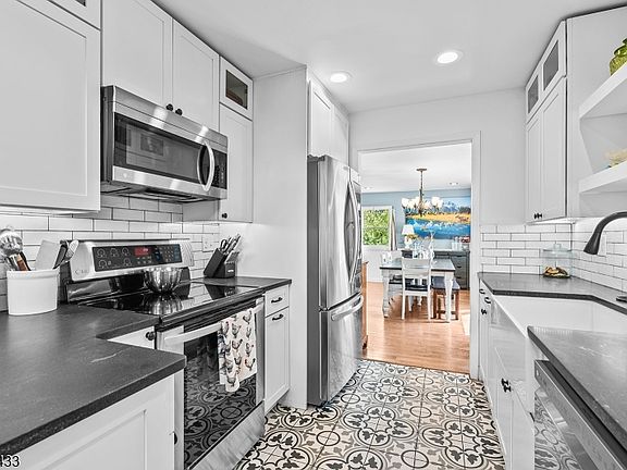 5th image of 61 Tamarack Trl