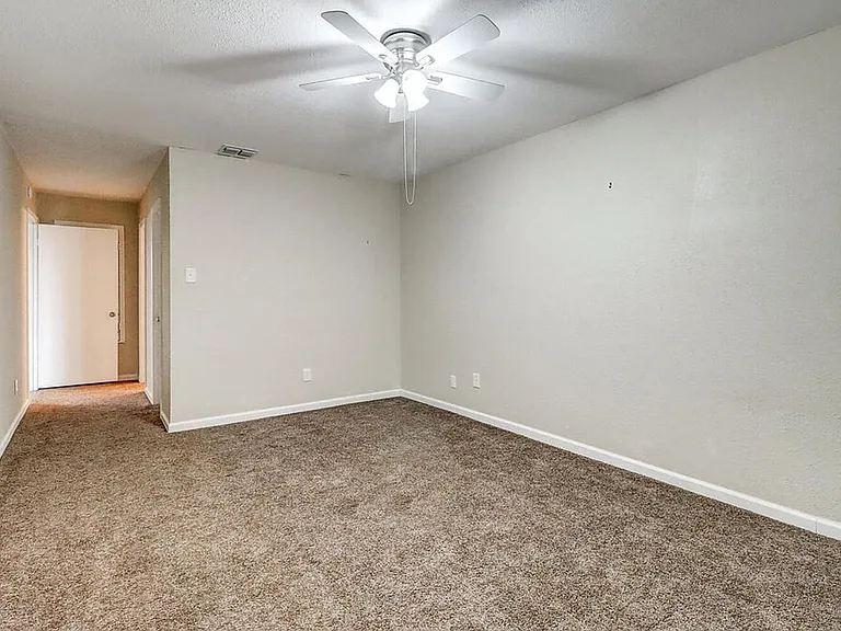 1011 Ennis Joslin 234 — Photo 38