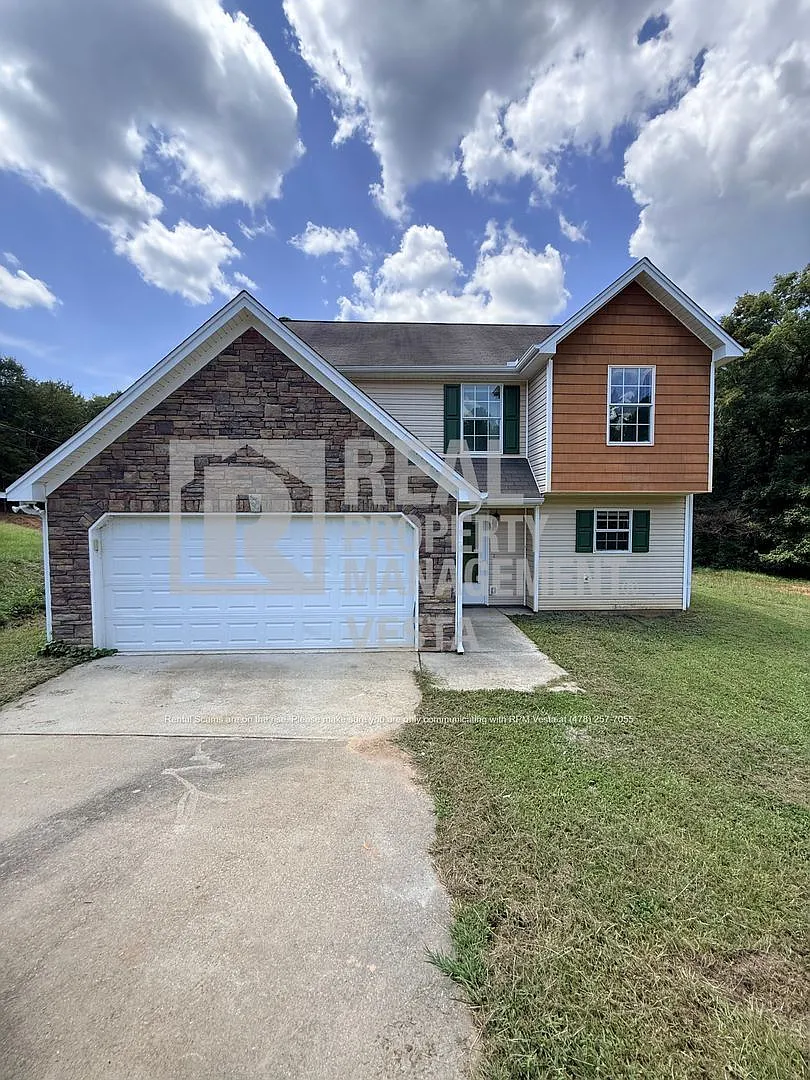 3 bed, 2.5 bath, 1400 sqft, $1,750 — Photo 1