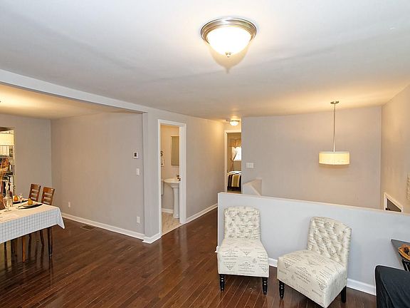 5th image of 9 Traver Ln