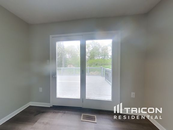 4th image of 1350 Redwood Cir
