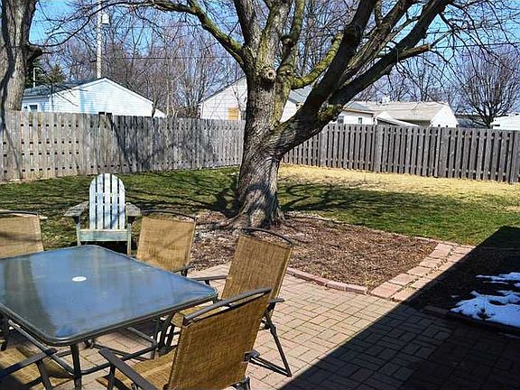 3rd image of 1115 Park Dr
