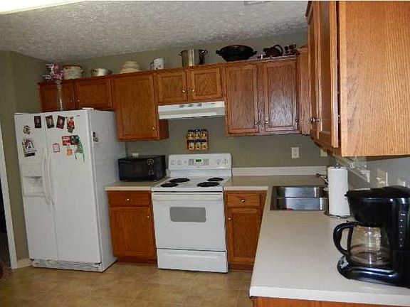 2nd image of 825 Cottage Ln