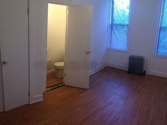 5th image of 3136 Greenpoint Ave