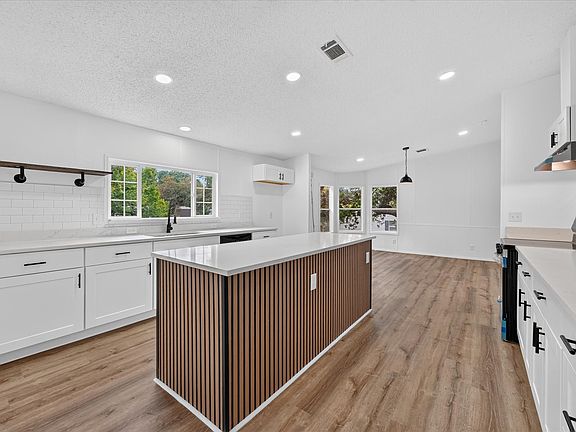 3rd image of 3713 Shady Ln