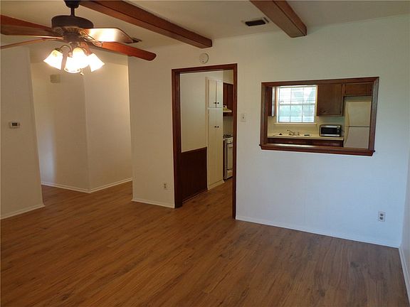 3rd image of 1108 Colony North Dr
