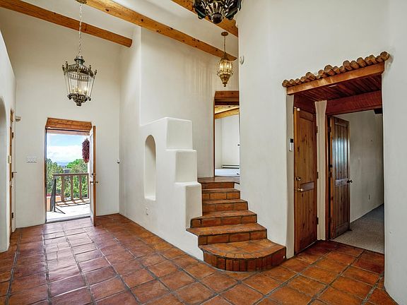 5th image of 658 Cumbre Vista Dr