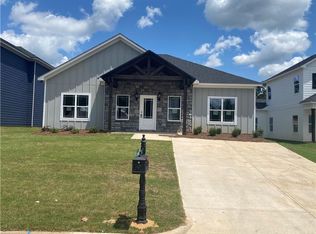 25 Vineyard Dr, Phenix City, AL