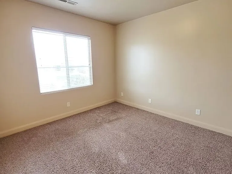 259 N 2940 E — Photo 8