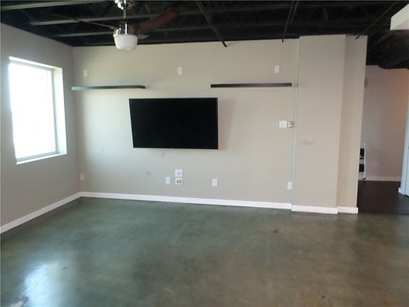 3rd image of 901 N Upper Broadway St APT 306