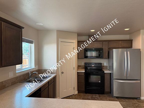 3rd image of 64625 Wood Ave