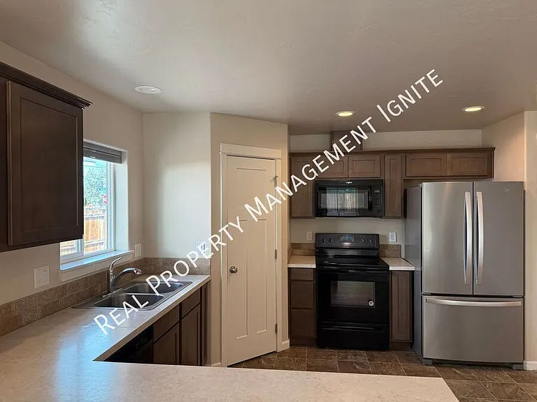 64625 Wood Ave — Photo 3