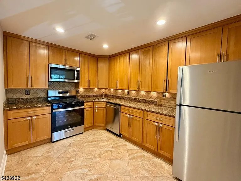 196 Sapphire Ln — Photo 6