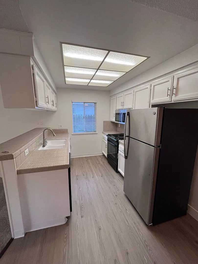 Updated 3 Bedroom House W/ Rv Access!! — Photo 2