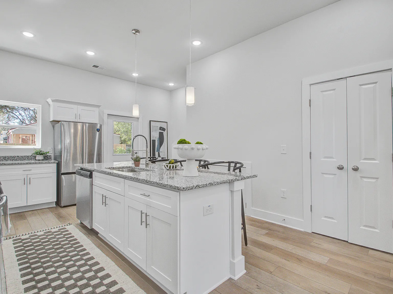3 bed, 2.5 bath, 1380 sqft, $2,095 — Photo 4