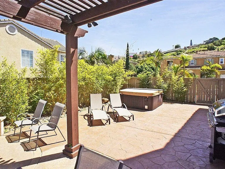 7778 Highwood Ave — Photo 21