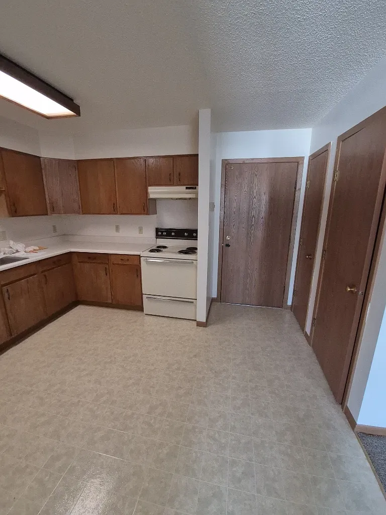 1 bed, $400 — Photo 1