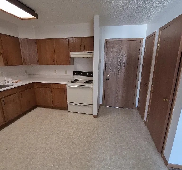 805 Fairfield Dr #9