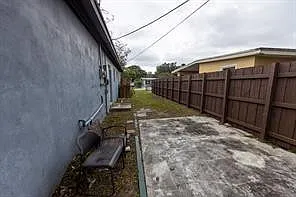 2900 NW 5th Ct — Photo 14