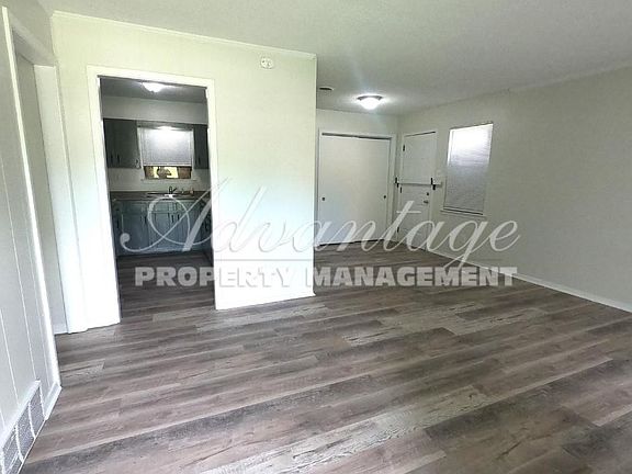 5th image of 4394 Janssen Dr