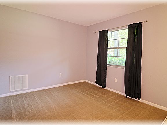 4th image of 1231 NE 19th Ave