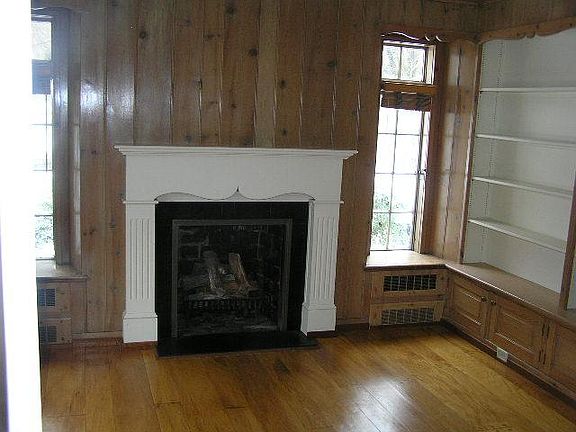 4th image of 171 Newport Dr