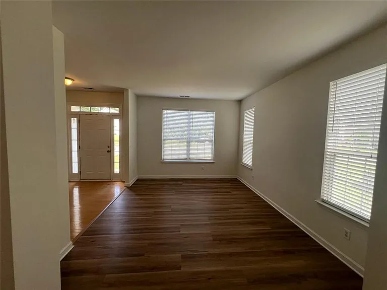 421 Holland Springs Dr — Photo 5
