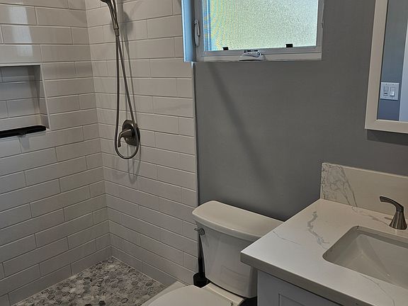 4th image of 1529 N Pass Ave
