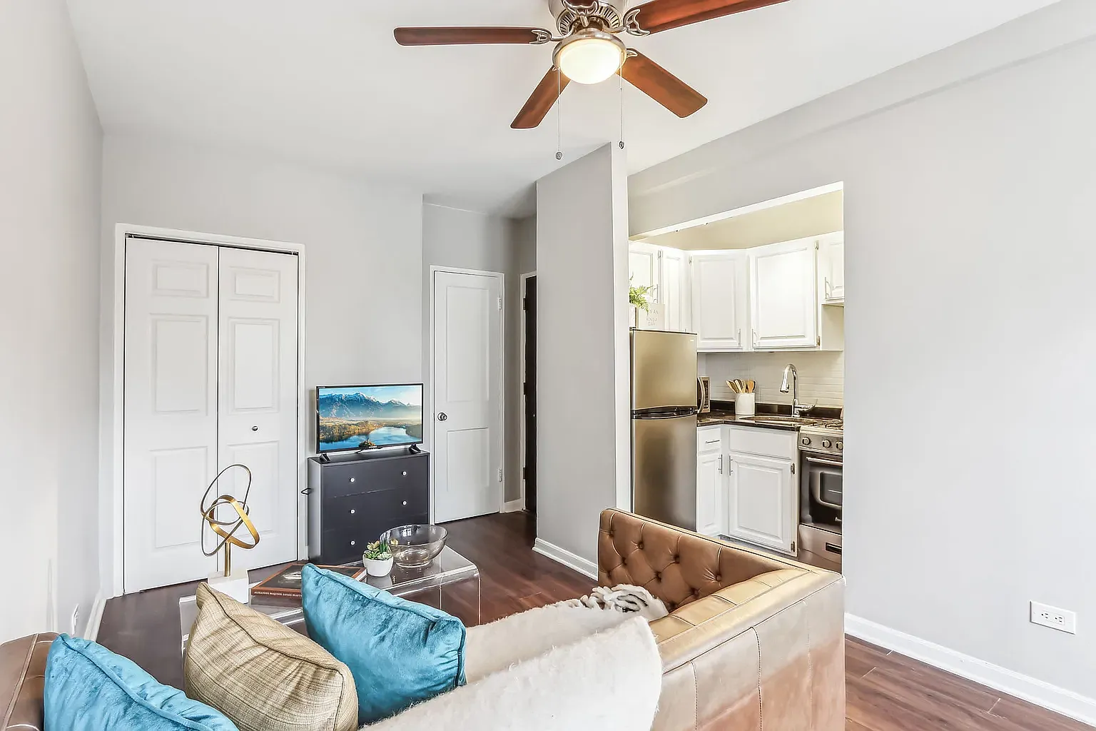 Studio, 1.0 bath, 312 sqft, $1,656 — Photo 2