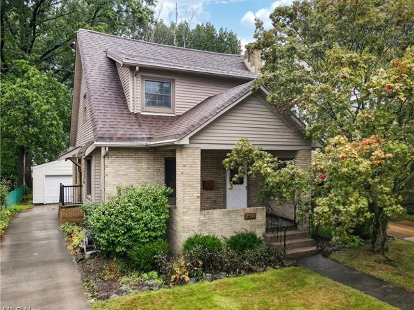 2551 Berk St, Cuyahoga Falls, OH 44221