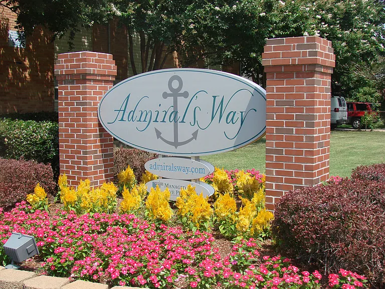Admirals Way — Photo 1