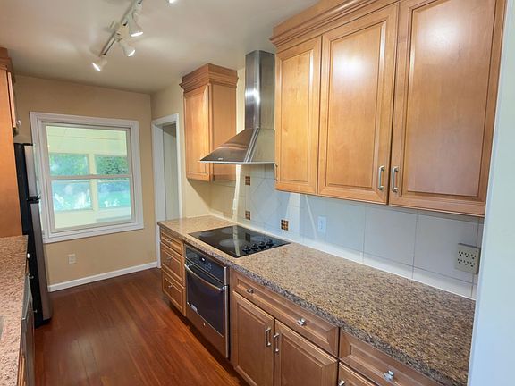 5th image of 1552 Woodlawn Ave SE