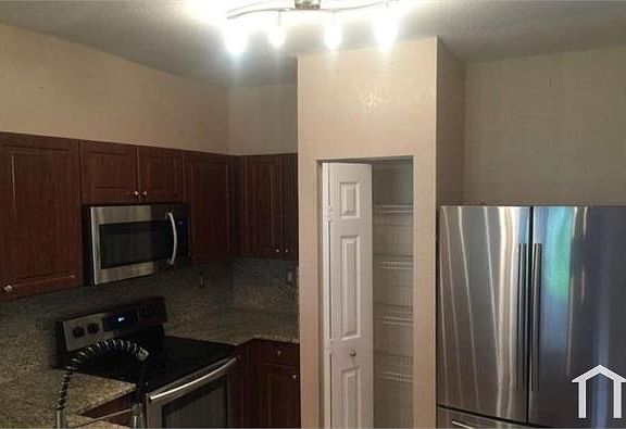 3rd image of 8808 S Isles Cir