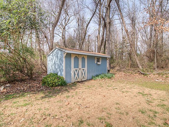 3rd image of 6220 Townsend Dr