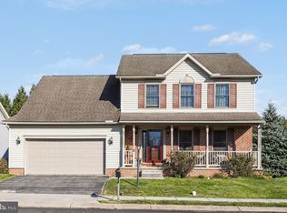 8 Sycamore Ct, Littlestown, PA 17340