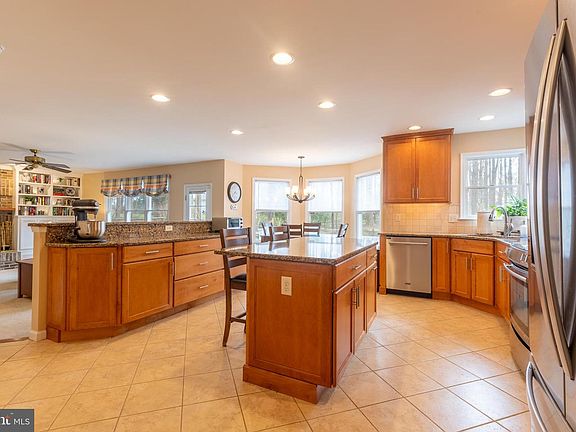 3rd image of 103 Great Circle Rd