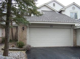 7635 Danbury Cir #1, West Bloomfield, MI 48322
