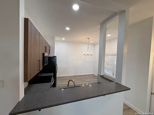 3 bed, 2.0 bath, 1386 sqft, $1,900 — Photo 4