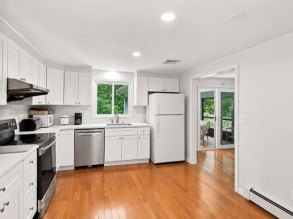 4th image of 97 Rockingham Road