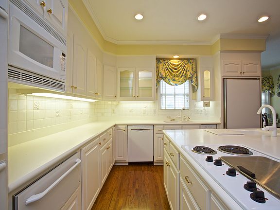 5th image of 17 Covey Hill Ln