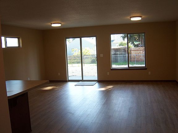 3rd image of 330 NW Ebberts Ave