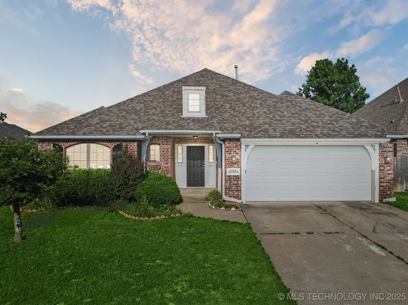 12523 S Cedar Pl, Jenks, OK 74037