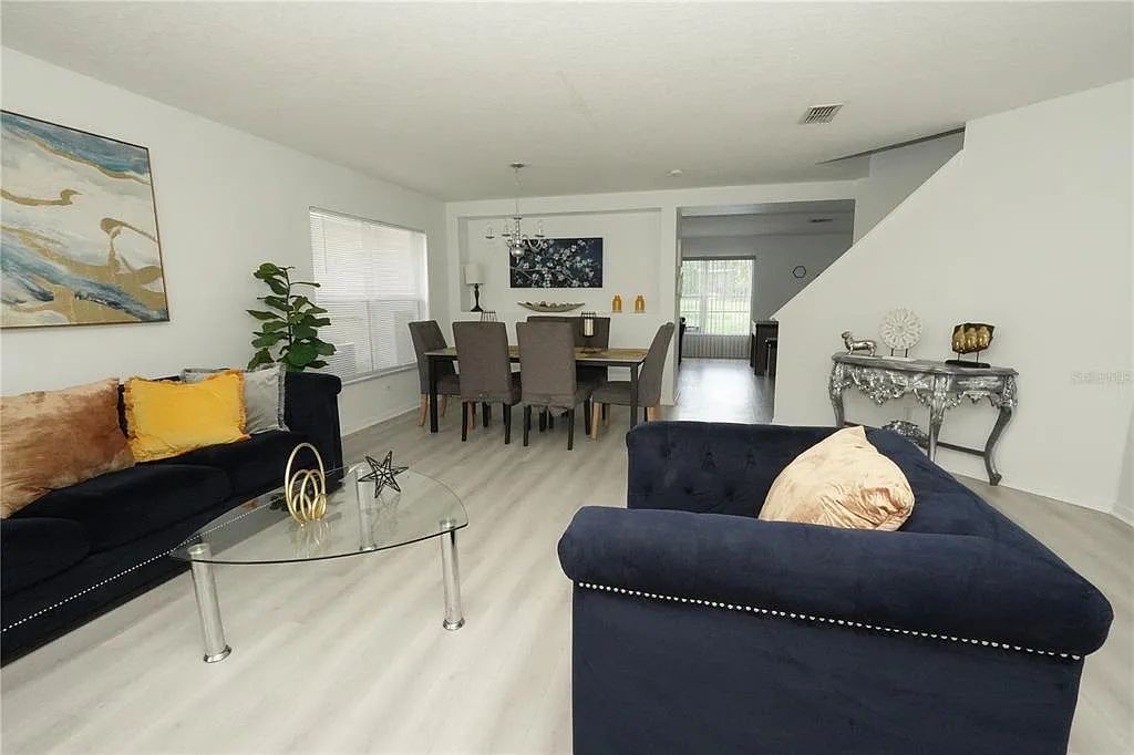 5 bed, 2.5 bath, 2938 sqft, $2,800 — Photo 4