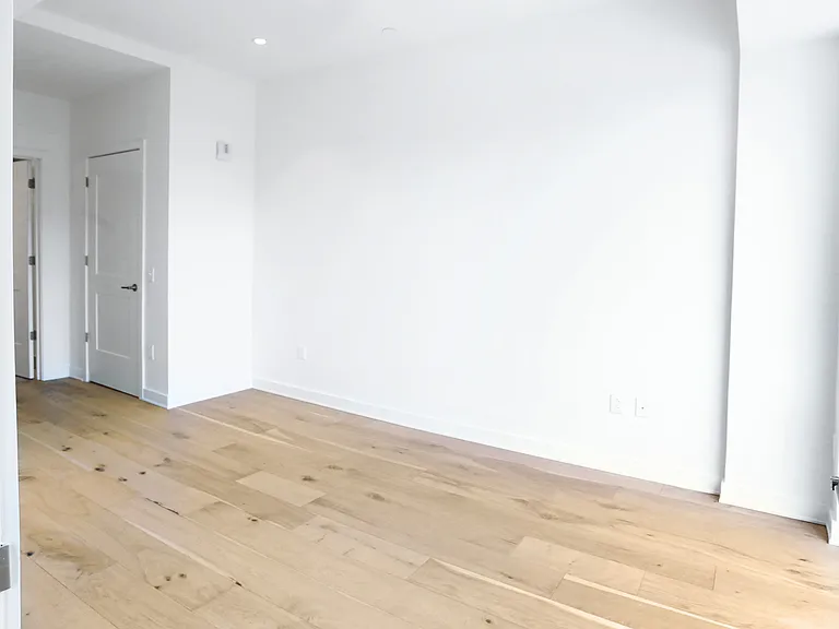 2330 Penn Ave #202 — Photo 14