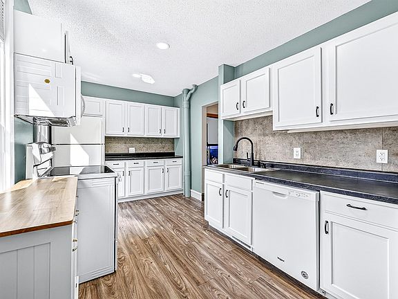 3rd image of 229 N 60th Ave W