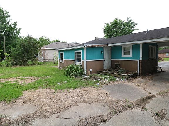 3rd image of 618 Azalea Dr